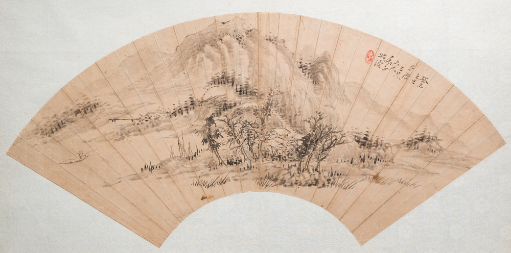Ecole chinoise: 'Paysage montagneux', encre sur papier d'&eacute;ventail, dat&eacute; 1883