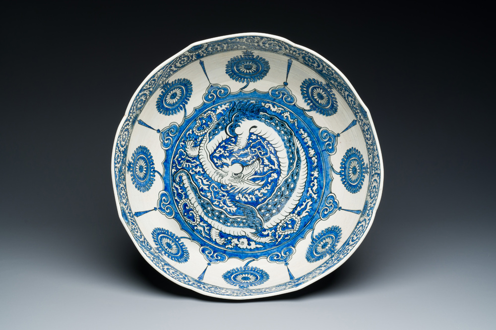 A large blue and white Safavid-style chinoiserie bowl, Samson, Paris, 19th C.