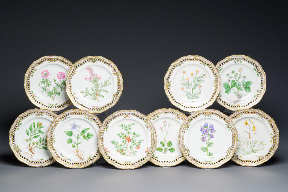 Dix assiettes aux bords ajour&eacute;s en porcelaine de Royal Copenhagen &agrave; d&eacute;cor 'Flora Danica', le Danemark, 20&egrave;me
