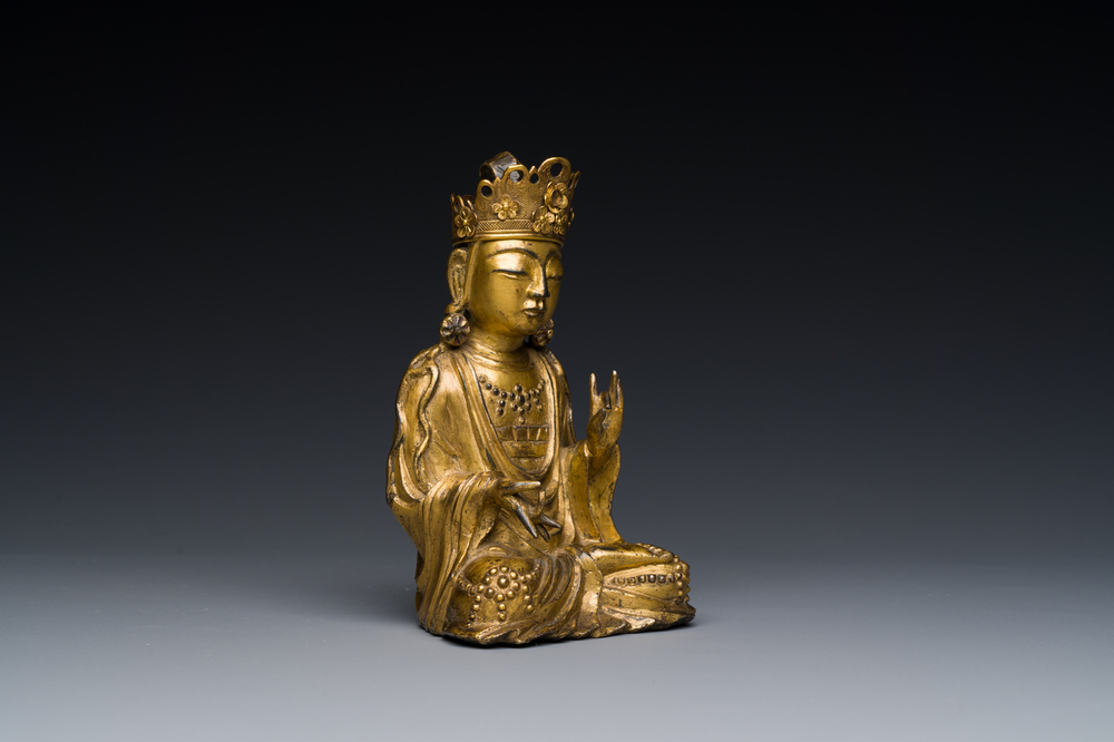 A Korean gilt bronze sculpture of Guanyin, 17th C. - Rob Michiels Auctions