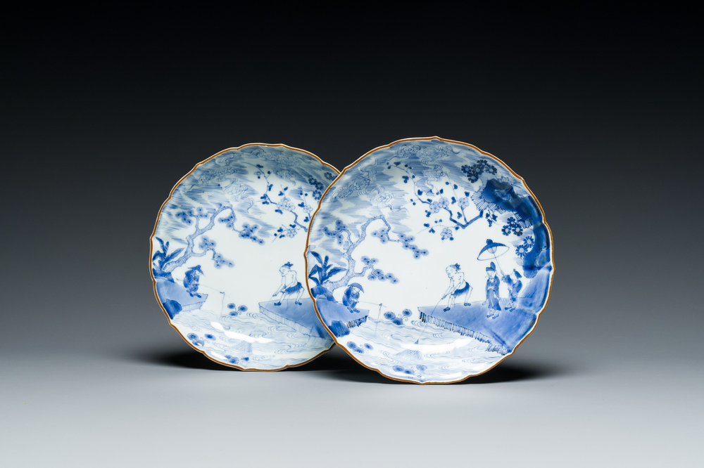 A pair of Japanese blue and white Kakiemon-style plates, Fuku mark, Edo, 17/18th C.