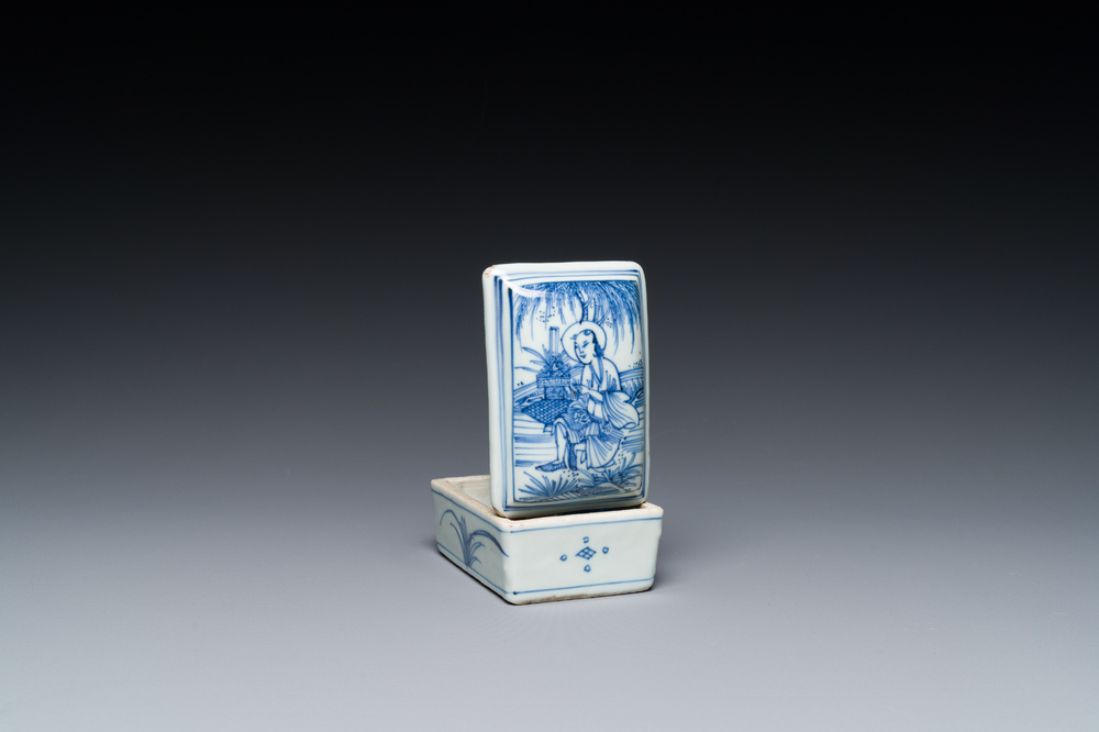 A fine Chinese blue and white rectangular seal paste box and cover, Ming