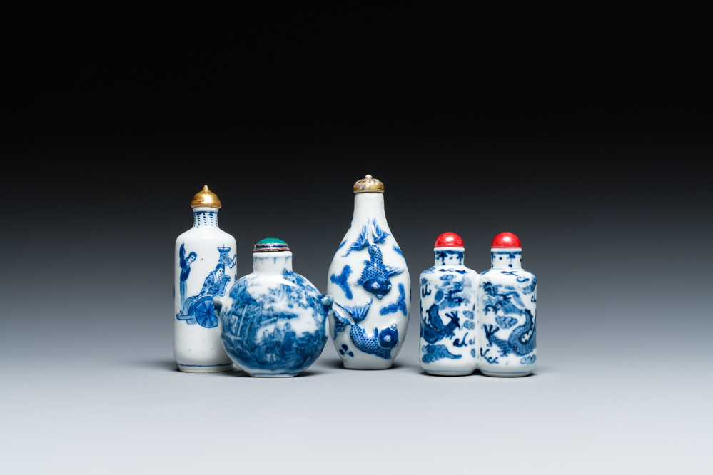 Quatre tabati&egrave;res en porcelaine de Chine en bleu et blanc, 19/20&egrave;me