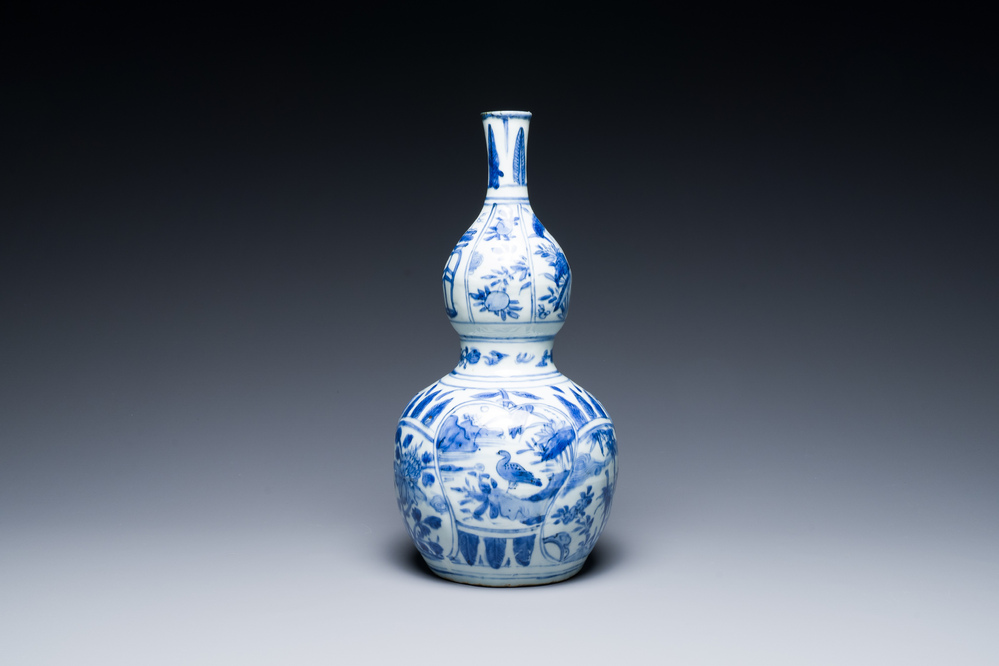 A Chinese blue and white kraak porcelain double gourd vase, Wanli