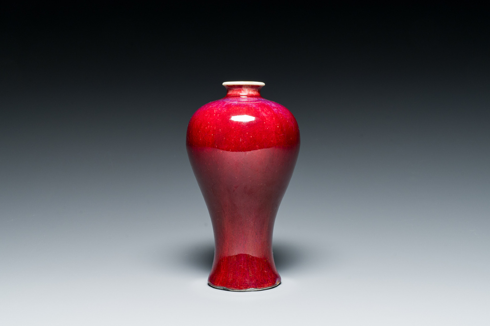 Vase de forme 'meiping' en porcelaine de Chine &agrave; &eacute;mail flamb&eacute;, 18&egrave;me