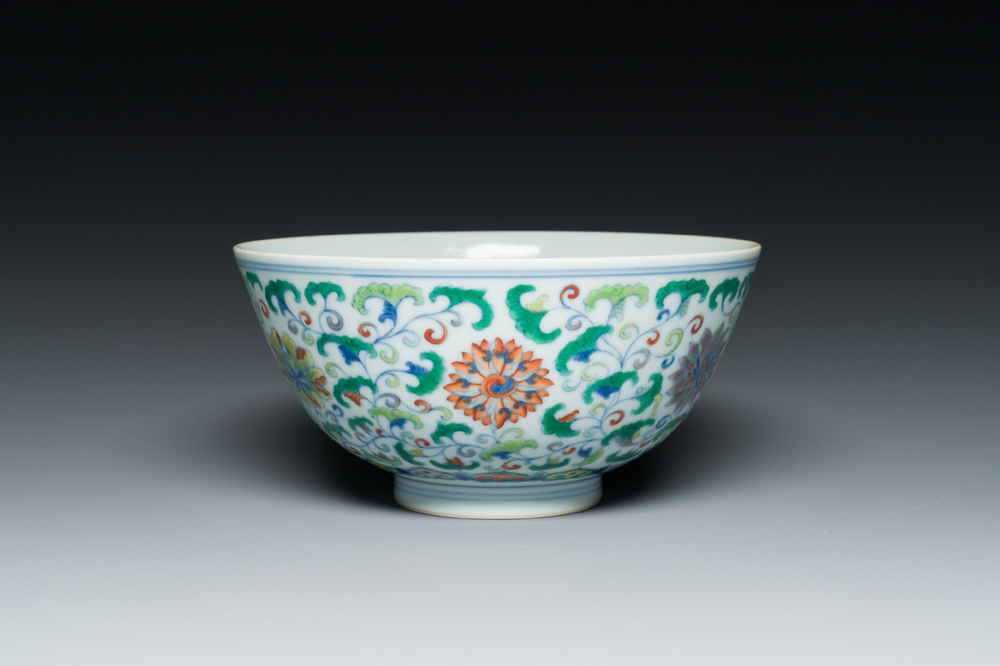 A Chinese doucai bowl with floral design, Yongzheng mark, 19/20th C.