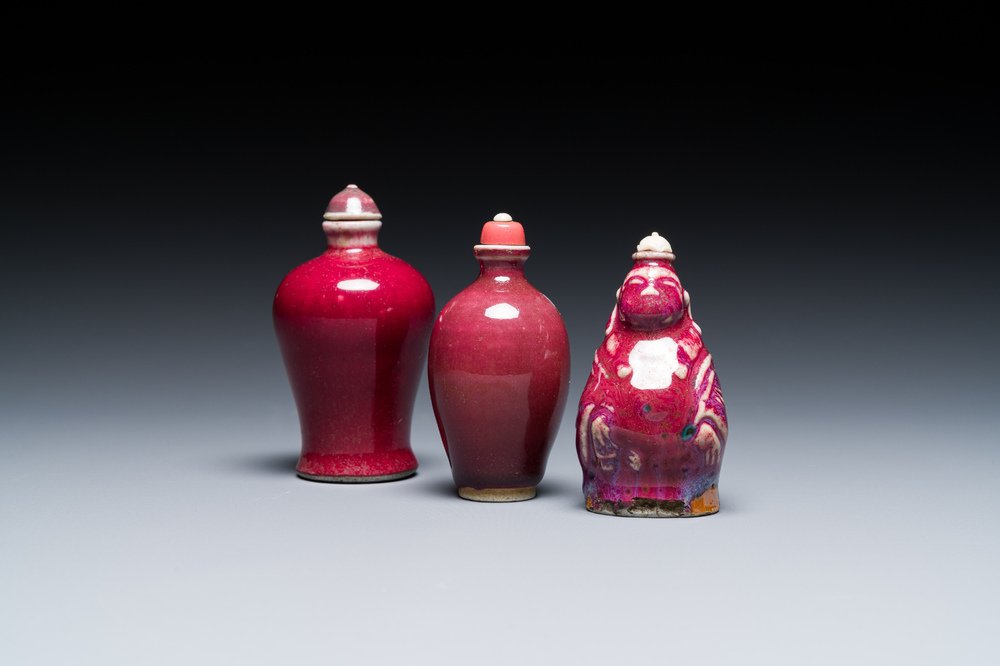 Drie Chinese snuifflessen met flamb&eacute;-glazuur, 18/19e eeuw
