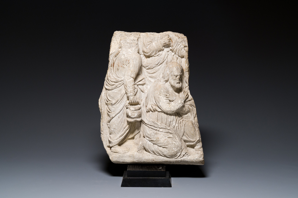 Fragment d'autel ou de tombeau en gr&egrave;s sculpt&eacute;, France, 15/16&egrave;me