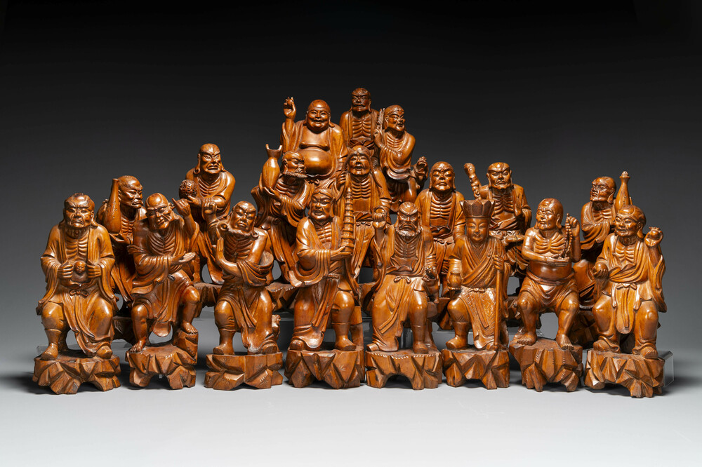 Groupe de sculptures en buis repr&eacute;sentant 18 Luohan, Chine, 20&egrave;me