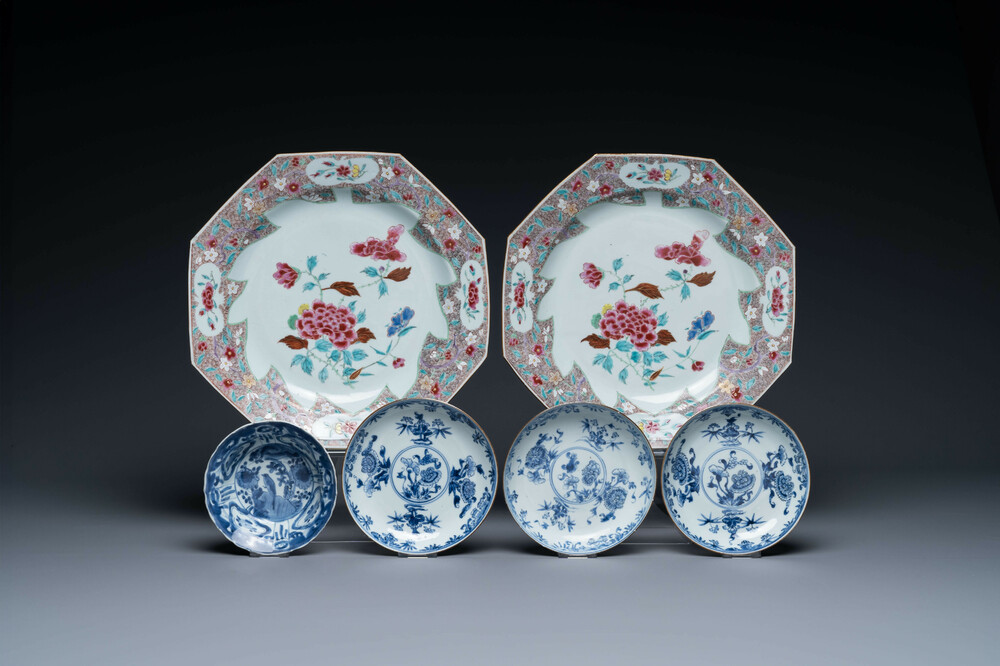 Een paar Chinese famille rose schotels, drie blauw-witte borden en een kraakporseleinen 'klapmuts' kom, Wanli en Qianlong