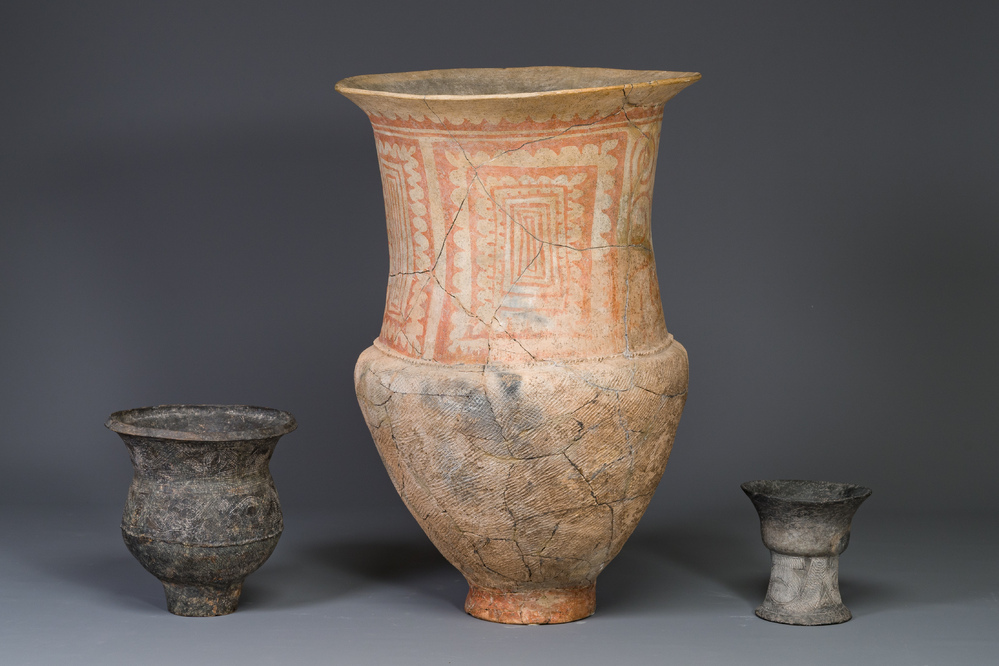 Three Ban Chiang culture pottery jars, Thailand, 7/4th C. B.C.