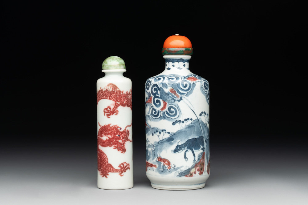 A Chinese blue, white and copper-red snuff bottle with the zodiac and a copper-red 'dragon' snuff bottle, 18/19th C.