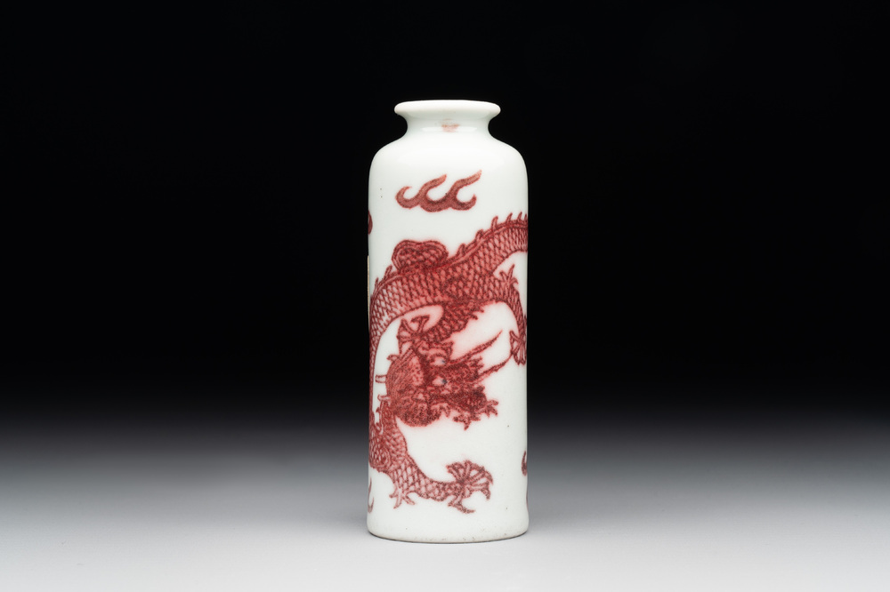 A Chinese copper-red 'dragon' snuff bottle, 18/19th C.