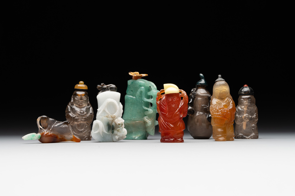 Eight Chinese jade, glass, agate and smoky quartz snuff bottles, 19/20th C.