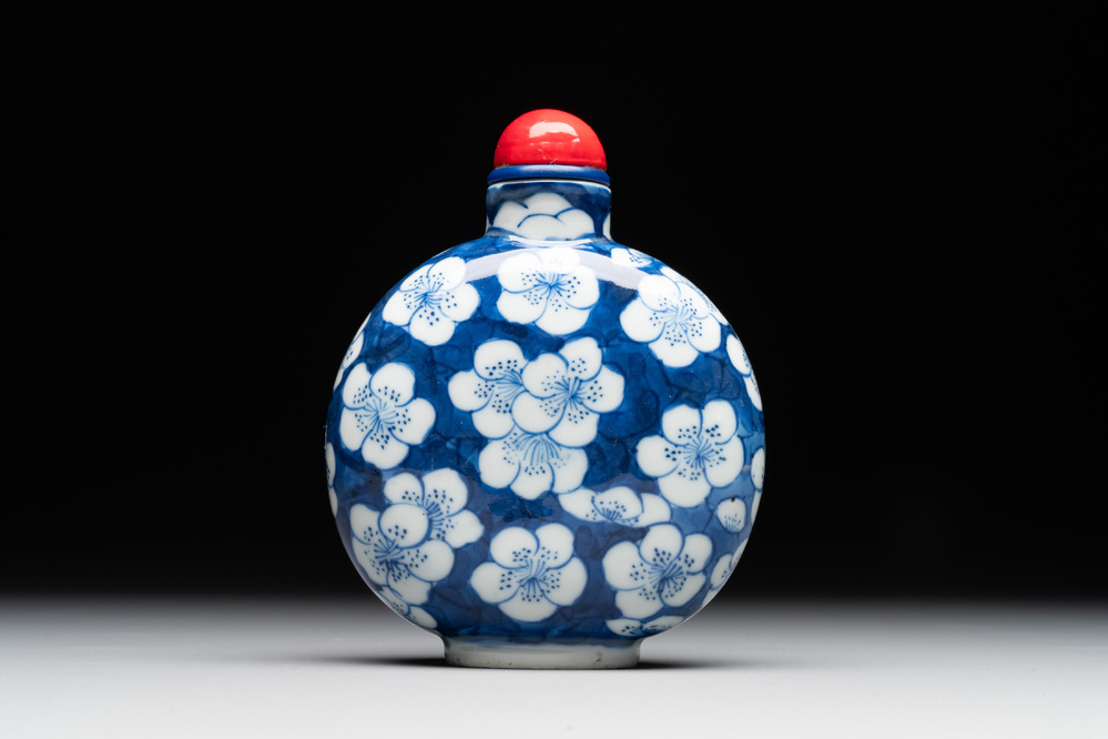 A large Chinese blue and white 'prunus on cracked ice' snuff bottle, Chenghua mark, 18/19th C.