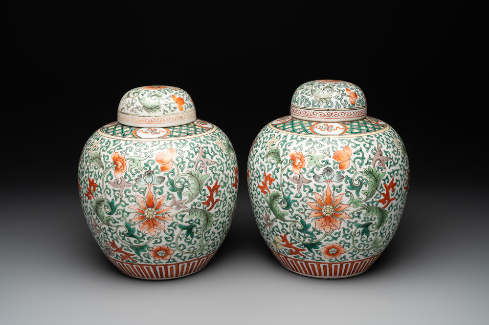 A pair of Chinese famille verte 'lotus scroll' jars and covers, 19th C.