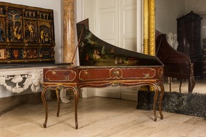 Un clavecin en bois peint, France, 19ème