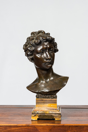 Désiré Weygers (1868-1940): 'David', gepatineerd brons op een marmeren voet