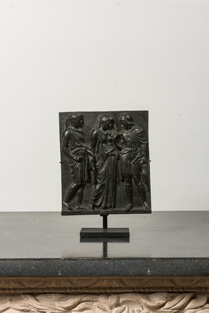 Een gepatineerd bronzen 'Grand Tour' reliëf naar antiek voorbeeld, wellicht Italië, 19e eeuw