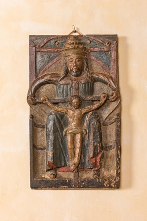 Een polychroom houten reliëf met God de Vader en Christus, 16/17e eeuw