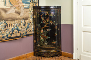 A painted wooden corner cupboard with chinoiserie design, probably England, 18th C.