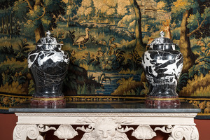 Paire de grands vases couverts en marbre 'Grand Antique' en noir et blanc, probablement Italie, 19/20ème