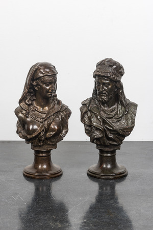 Een paar gepatineerde bronzen oriëntaalse bustes, 19e eeuw