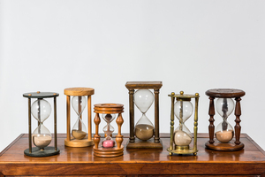 Six various hourglasses in brass, glass and wood, 20th C.