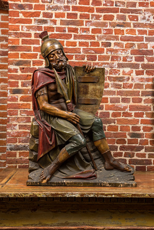 Grand soldat romain en bois sculpté et polychromé, 19ème