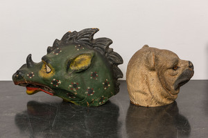 Deux masques de carnaval en papier-mâché en forme de têtes d'un dragon et d'un ours, Alost, 1ère moitié du 20ème