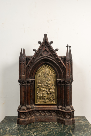 Tabernacle en chêne sculpté à plaque en bronze doré, France, daté 1872 et dédicacé