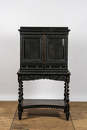 Cabinet sur piètement en bois noirci à deux portes aux miroirs, 19ème