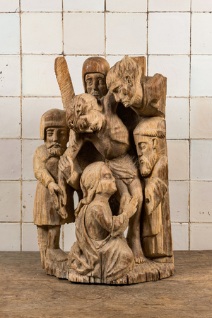 Groupe en chêne avec la 'Descente de Croix' dans le goût du 16ème siècle, 20ème