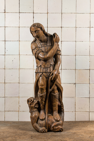 Saint Michel terrassant le diable en noyer sculpté, probablement Allemagne, 17ème