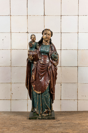 Vierge à l’Enfant en chêne sculpté et polychromé, 17/18ème