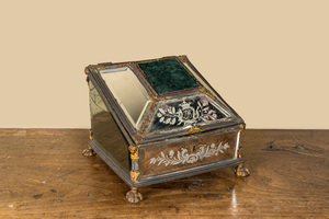 Een Duits kistje in gegraveerd en geëmailleerd spiegelglas en deels verguld metaal, met opdracht en gedateerd 1749