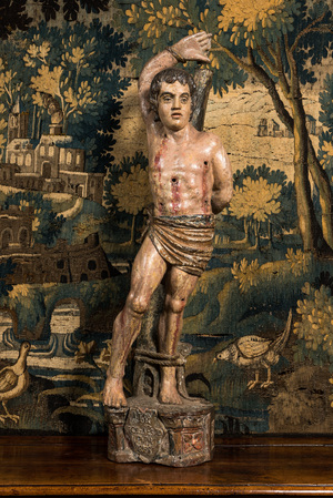 Important Saint Sébastien en noyer sculpté et polychromé sur un base armorié et inscrit, Sud de la France, milieu du 16ème