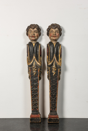 Paire d'atlantes ou colonnes aux têtes de garçons en bois sculpté et polychromé, 19ème