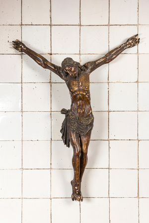 Christ en bois sculpté et polychromé, 17ème