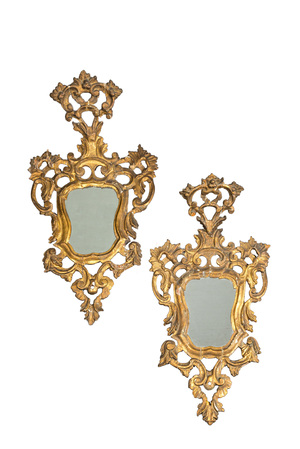 Paire de miroirs muraux de style Louis XV en bois doré et ajouré, Italie, 18ème