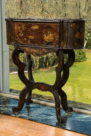 A painted and lacquered wooden jardinière on stand with japonaiserie design, probably France, 19th C.