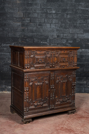 Cabinet en chêne de style jacobin, Angleterre, 17ème et après