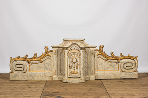 A faux-marbre and gilt wooden tabernacle with a monstrance, 18th C.