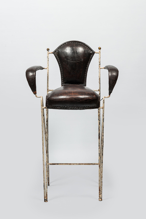 Chaise de bar décorative en cuir et métal patiné, 20ème