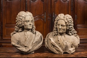 Paire de bustes d'hommes nobles en pierre sculptée, France, 18ème