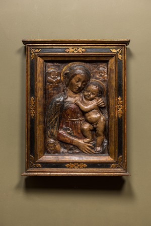 Plaque en stuc polychromé figurant la Vierge à l'Enfant, Italie, peut-être Florence, 16/17ème