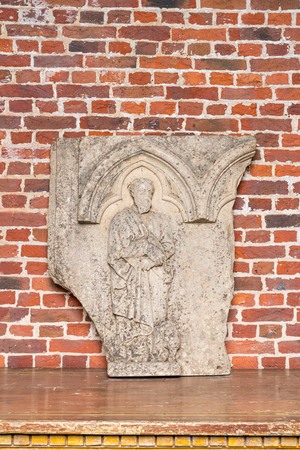 Fragment d'architecture en pierre sculptée de Saint Marc au lion, 14/15ème