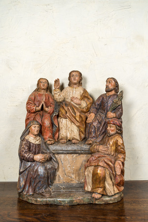 Elément de retable figurant la 'Sainte Parenté' en résineux sculpté et polychromé, Espagne, 17ème