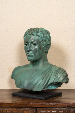 Buste d'homme romain en bronze à patine verte, 20ème