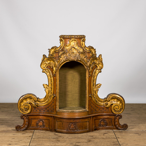 Tabernacle de style Louis XV en chêne partiellement doré, 18ème